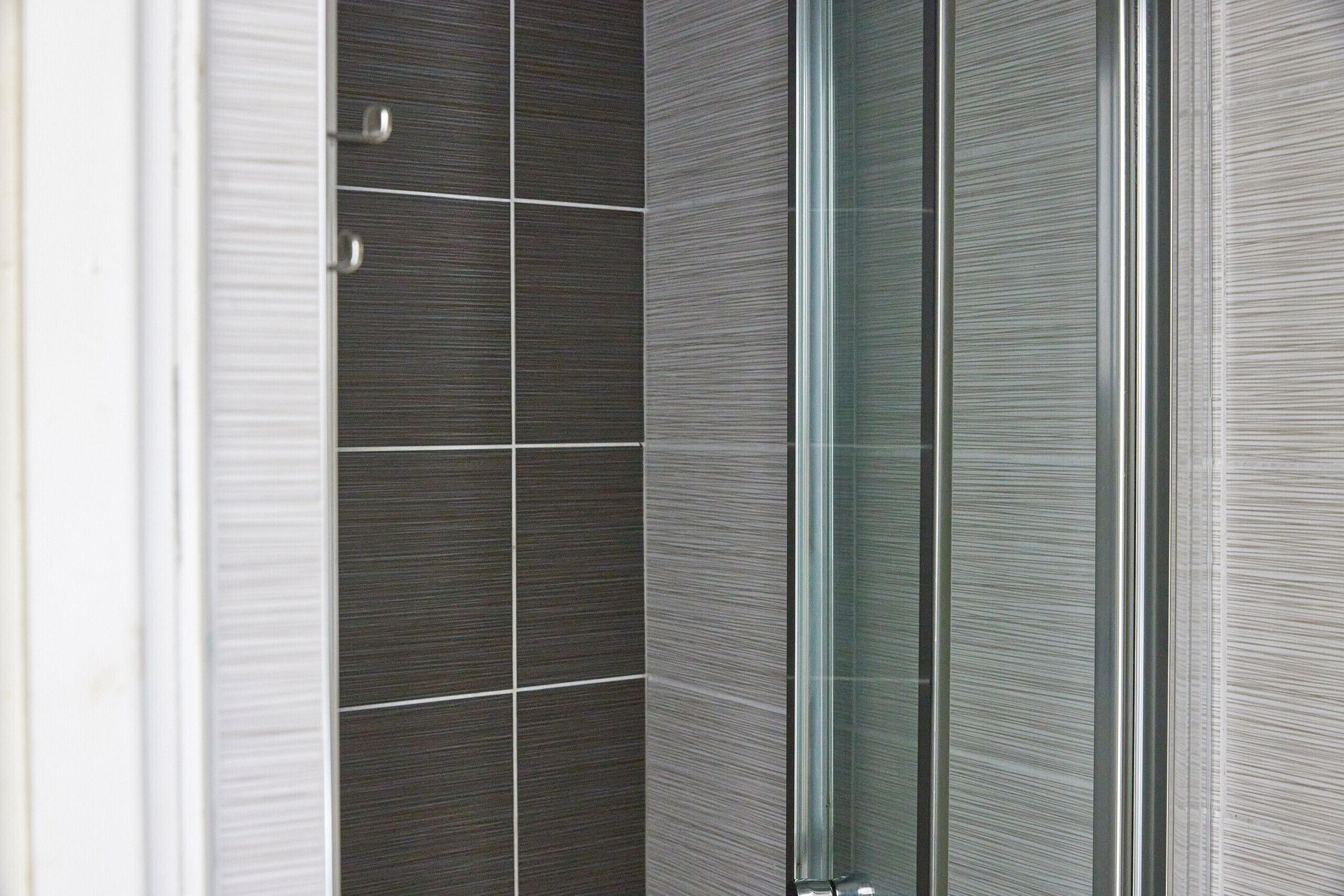 Shower, towels