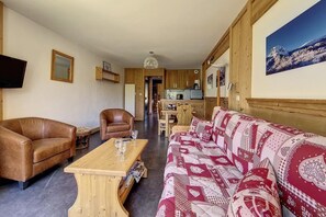 Living area - 6th floor, balcony, tv, ski locker, 40m², Les Menuires (Les Menuires)