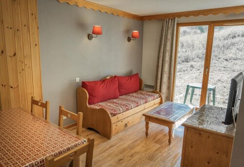 50m from resort center, floor -4, view ski slopes, swimming pool, sauna, terrace, tv, ski locker