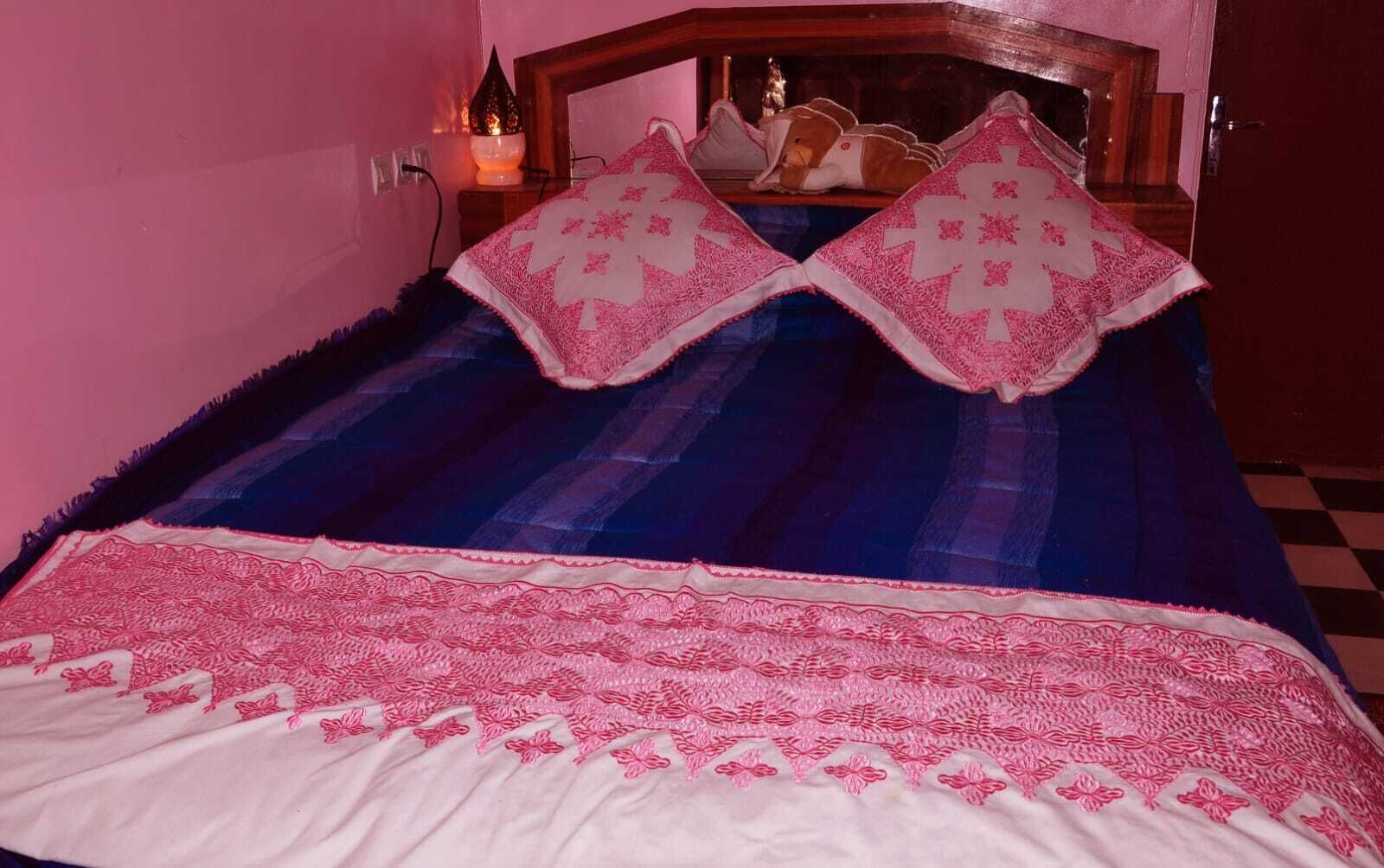 3 chambres, fer et planche à repasser, Wi-Fi, draps fournis