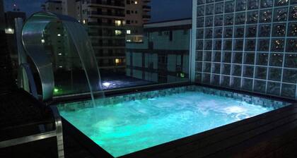 Cobertura Enseada Guarujá! 2quadras Praia. Piscina, Forno Lenha e Churrasqueira!