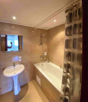 Departamento, 1 habitación, balcón, vista a la montaña | Baño