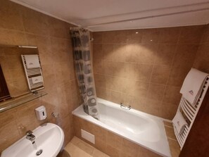Apartamento, 1 habitación, balcón, vistas a la montaña | Baño