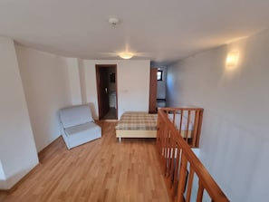 Apartment, 1 Bedroom, Balcony, Mountain View