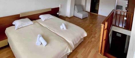 Apartment, 1 Bedroom, Balcony, Mountain View | 2 bedrooms