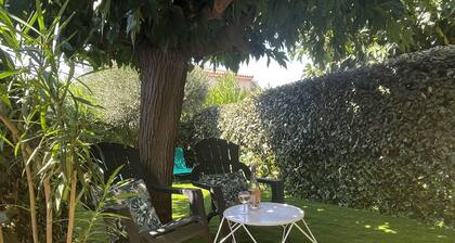 MINI VILLA 2 /4 pers. terrace, garden, private covered parking AND COMMON SWIMMING POOL