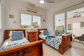 3 bedrooms, iron/ironing board, WiFi, bed sheets