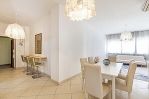 Apartment | Esszimmer