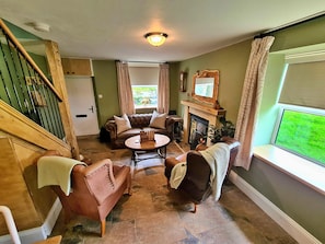 TV, fireplace