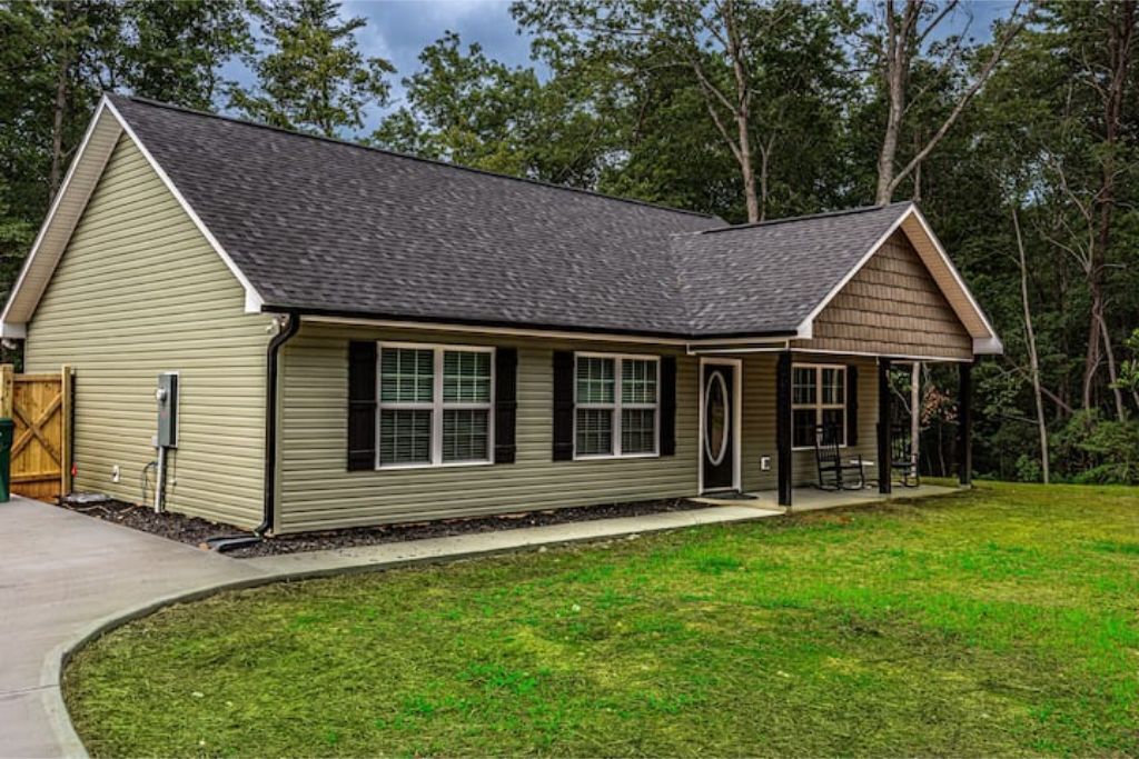 Brand New Pet-Friendly less than 5 minutes to Dahlonega Square