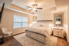 3 bedrooms, desk, iron/ironing board, free WiFi