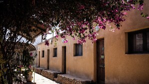 A building with a stone facade, multiple windows, and a door. - Eldorado Lodge & Restaurant (Dahab)