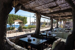 Breakfast, lunch, dinner served; Italian cuisine, beach views 
