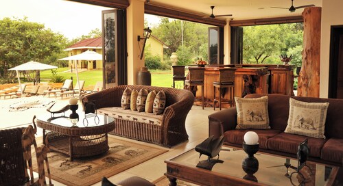 Legodimo is a luxurious SELF-CATERING GAME LODGE 1 hour from Sandton