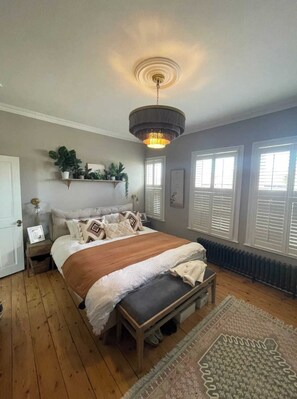 Hus – basic, flere senger | 3 soverom, skrivebord for bærbar PC, strykejern/-brett og sengetøy