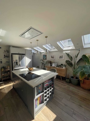 Basic House, Multiple Beds | Private kitchen | Fridge, microwave, oven, stovetop - Luxury Bohemian 3BD Family Home - Wanstead! (London)
