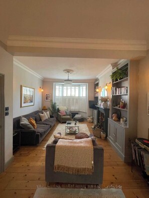 Hus – basic, flere senger | Oppholdsområde | TV