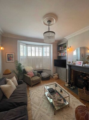 Basic House, Multiple Beds | Living area
