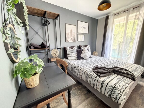 4 bedrooms, iron/ironing board, free WiFi, bed sheets