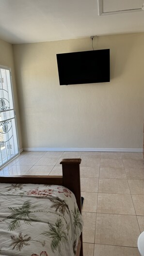 1 bedroom, iron/ironing board, free WiFi, bed sheets - Rolleville Darling House 1 Bedroom Unit (Rolleville)