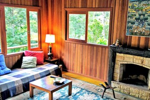 Romantic Chalet | Living room - Pousada Sitio Gan Eden (Itatiaia)