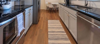 4 BR Sleeps 10 Near UGA & Downtown