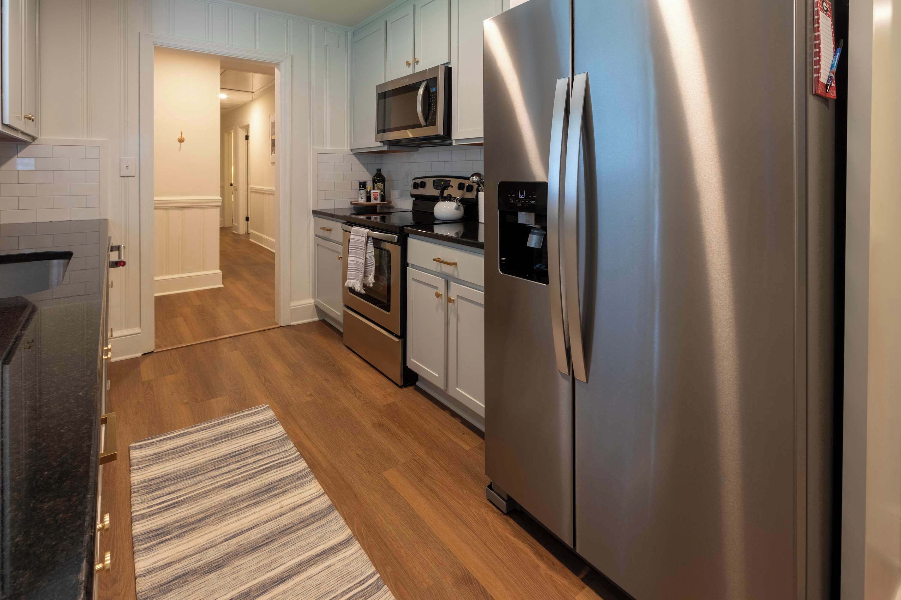 House, Multiple Beds, Patio, Garden View (Athens Hideaway) | Private kitchen | Fridge, microwave, oven, stovetop