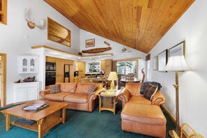 House, Multiple Beds, Balcony, Mountain View (Paradise Pines) | Living area | 42-inch flat-screen TV with digital channels, fireplace - Paradise Pines 3BR Secluded Cabin Minutes in Tahoe Donner! (Truckee)