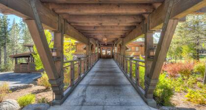 Paradise Pines 3BR Secluded Cabin Minutes in Tahoe Donner!