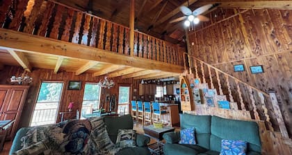 River Front Cabin - Fish, Kayak, Relax 
40 min. to Auburn, 1 hr. to Talladega