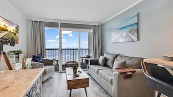 Smart TV, books, stereo