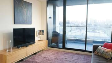 Apartemen Basic, 2 Tempat Tidur Queen | Area keluarga | TV