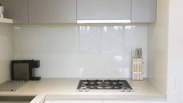 Apartemen Basic, 2 Tempat Tidur Queen | Dapur pribadi | Lemari es, microwave, oven, dan kompor