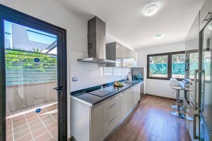 Kjøleskap, mikrobølgeovn, ovn og oppvaskmaskin