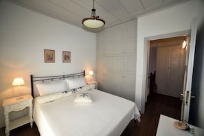 2 makuuhuonetta, silitysrauta/-lauta, ilmainen Wi-Fi, vuodevaatteet