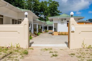 Exterior - Macmillan's Holiday Villas
(Grand Anse)