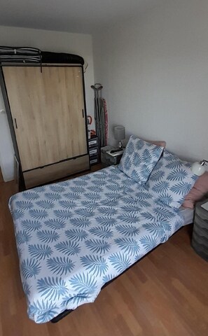 1 bedroom, iron/ironing board, free WiFi, bed sheets - T2 garden level, spacious, sunny, very quiet, close to all amenities. (Chevigny-Saint-Sauveur)