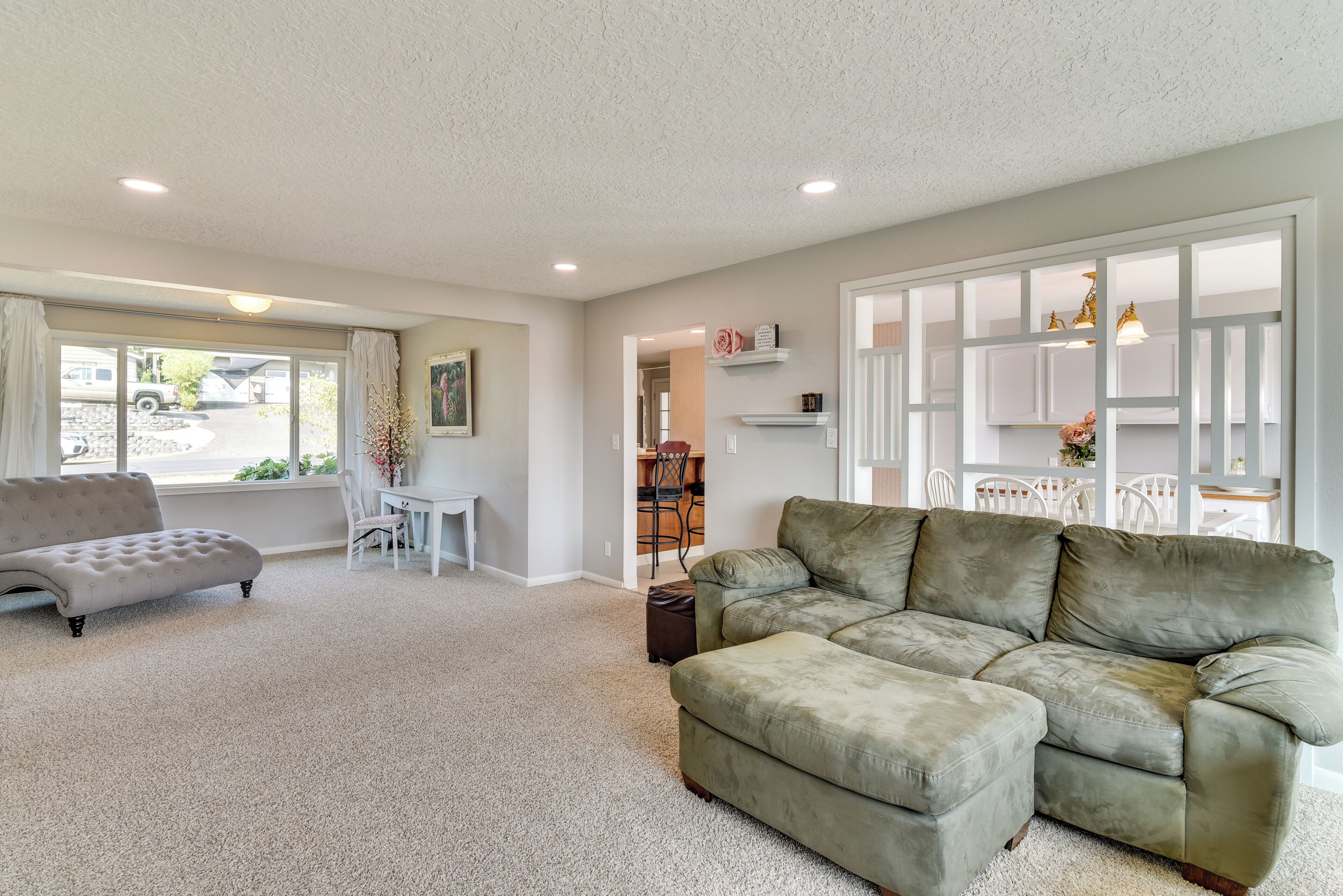 Serene Forest Grove Home W/ Deck & Stunning Views! - Forest Grove, OR