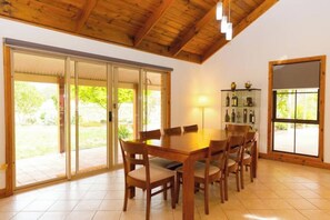 Dining - Rocky House Pergola Resort (Rowland Flat)