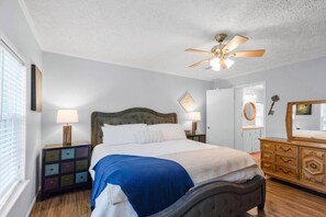 4 Schlafzimmer, Schreibtisch, Bügeleisen/Bügelbrett, kostenloses WLAN