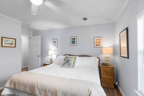 4 bedrooms, desk, iron/ironing board, free WiFi