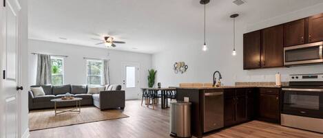 المنشأة من الداخل