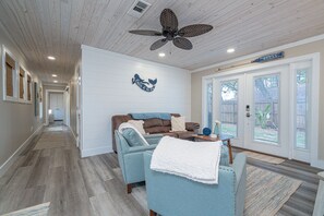 Interior - Dolphin Den (Panama City Beach)