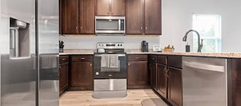 *Snowbird Rates* Pool, Paddle Boards & BBQ Grill