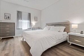 3 室のベッドルーム、デスク、旅行用ベビーベッド、WiFi (無料)