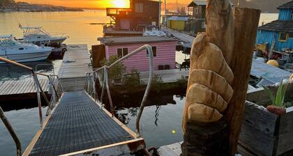 Right On The Water Just 4 Minutes Across By Our Boat From Downtown Tofino!
