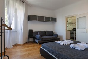 1 bedroom, down comforters, memory foam beds, free WiFi - Vista&Capriccio 2 (Trieste)