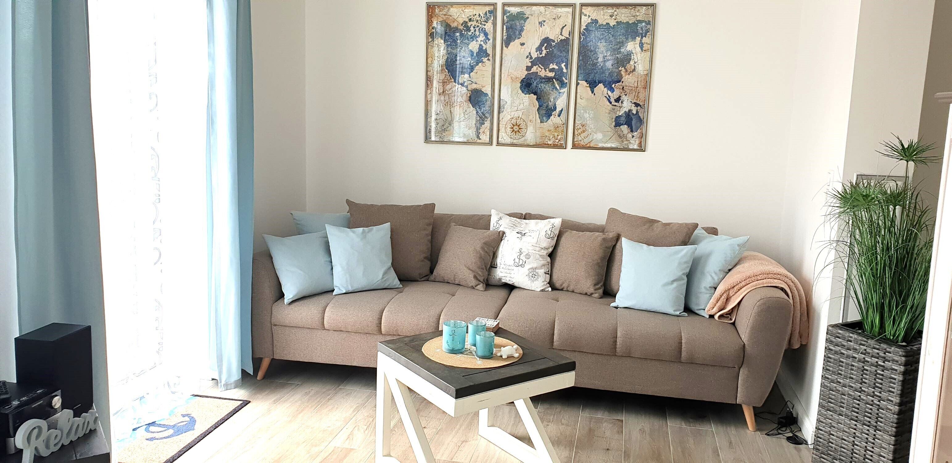 Smart-TV, Bücher, Stereoanlage