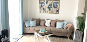 TV connectée, livres, chaîne hi-fi