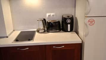 Apartment, 1 Bedroom, Accessible, Balcony | Private kitchen